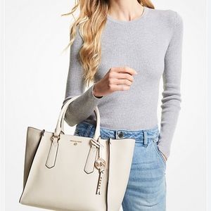 Michael Kors large Kris Tote 👜 light cream NWTs Beautiful 🎄Leather Bag Purse